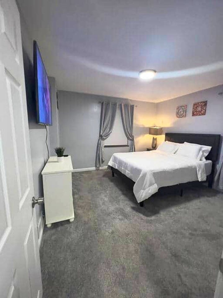  Private Bedroom Suite 1  -  Modern Co-Living with Spacious Rooms and Shared Amenities nearby Mercy Franciscan at West Park House  - Gallery -  5