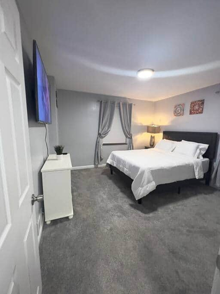  Private Bedroom Suite 1  -  Modern Co-Living with Spacious Rooms and Shared Amenities nearby Mercy Franciscan at West Park House  - Gallery -  8