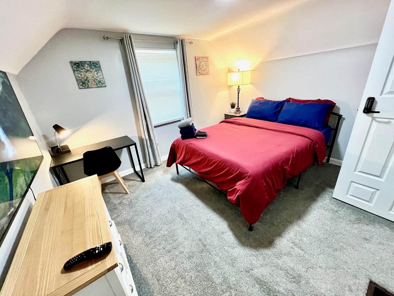 Private Bedroom Suite 2 - Modern Co-Living with Spacious Rooms and Shared Amenities nearby Mercy Franciscan at West Park - Gallery - 2