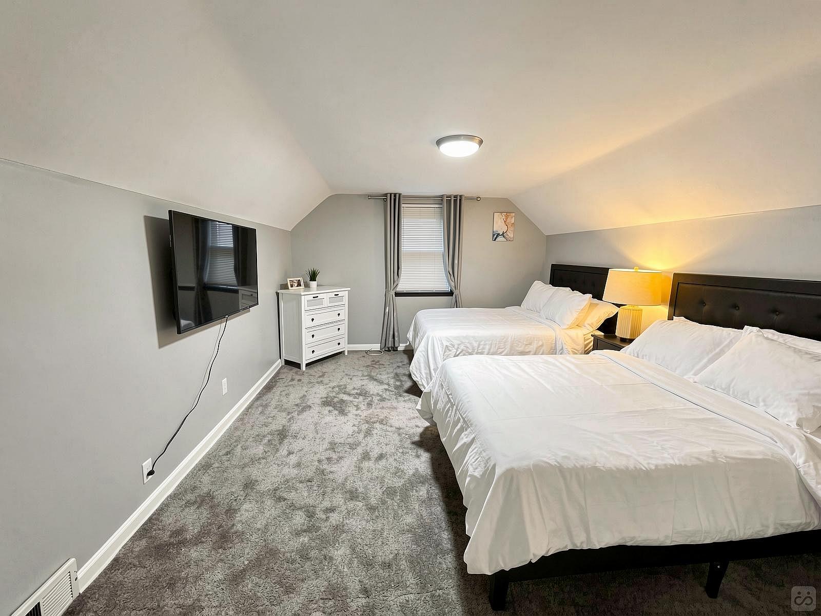 Private Bedroom Suite 3 - Modern Co-Living with Spacious Rooms and Shared Amenities nearby Mercy Franciscan at West Park - Gallery - 18