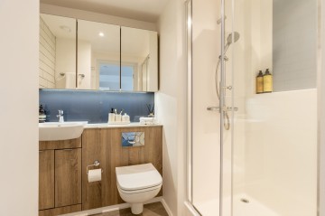  True Superior Apartment Plus  -  Salford  - Gallery -  6