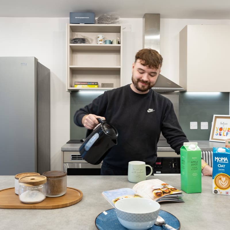  True Superior Apartment Plus  -  Salford  - Gallery -  12