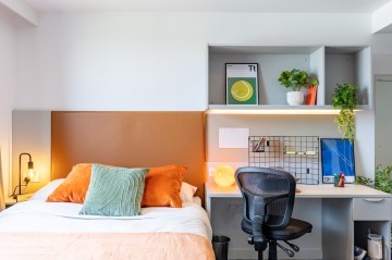  True Superior Apartment Plus  -  Salford  - Gallery -  1