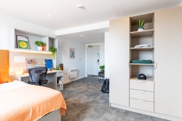  True Superior Apartment Plus  -  Salford  - Gallery -  3