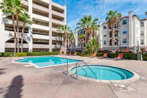 The Palms on University