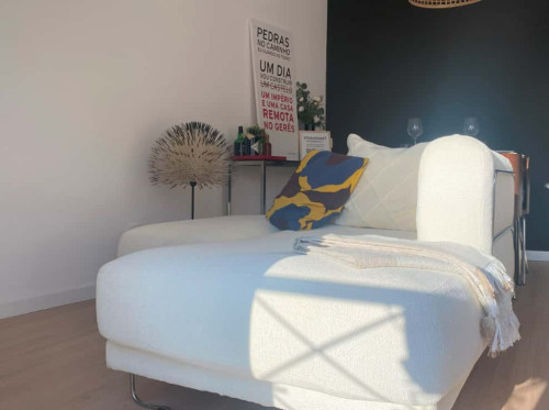 Renovated 2 bedroom apartment near Portas de Benfica for rent - Gallery - 21