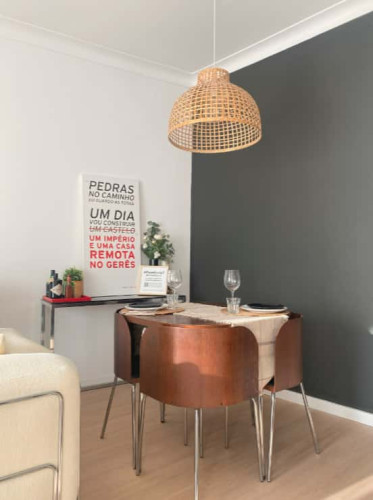 Renovated 2 bedroom apartment near Portas de Benfica for rent