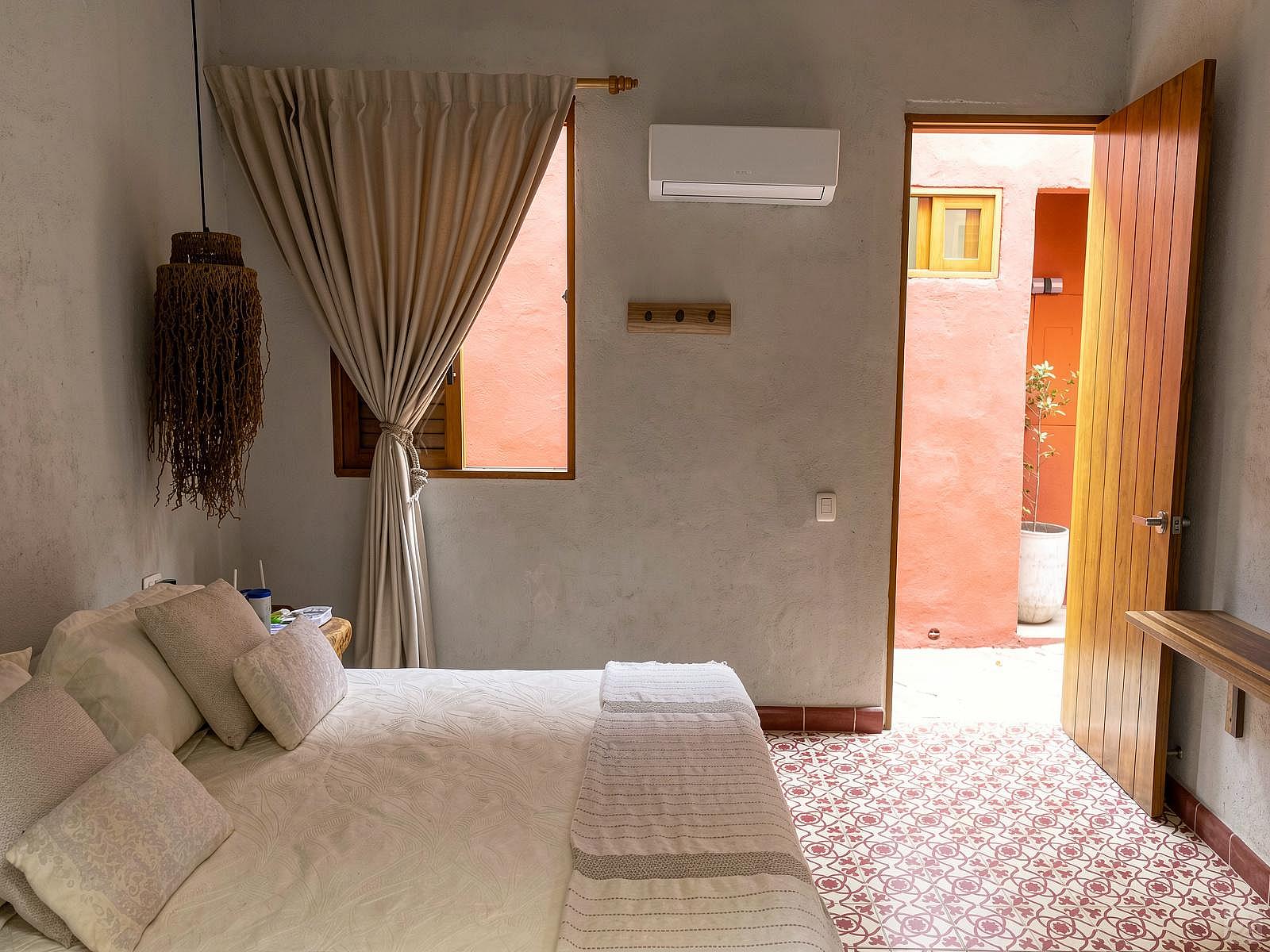  Private I  -  Unique and Cozy Coliving a block from the beach  - Gallery -  5