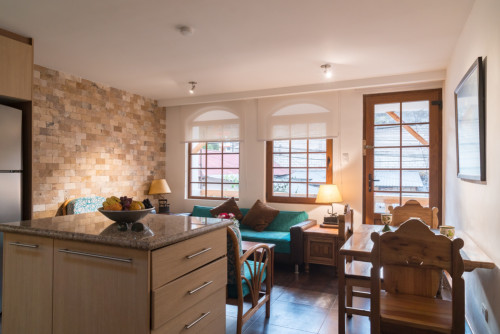 Cozy Coliving with balcony in Baños de Agua Santa downtown