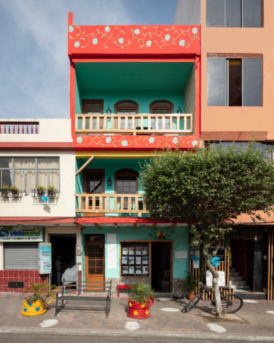 Cozy Coliving with balcony in Baños de Agua Santa downtown