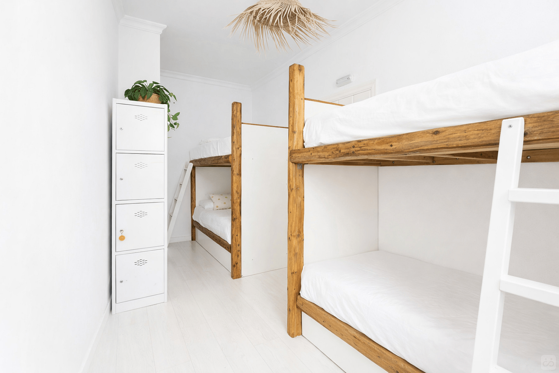 Bed In A 4-Bed Mixed Gender Room - 10