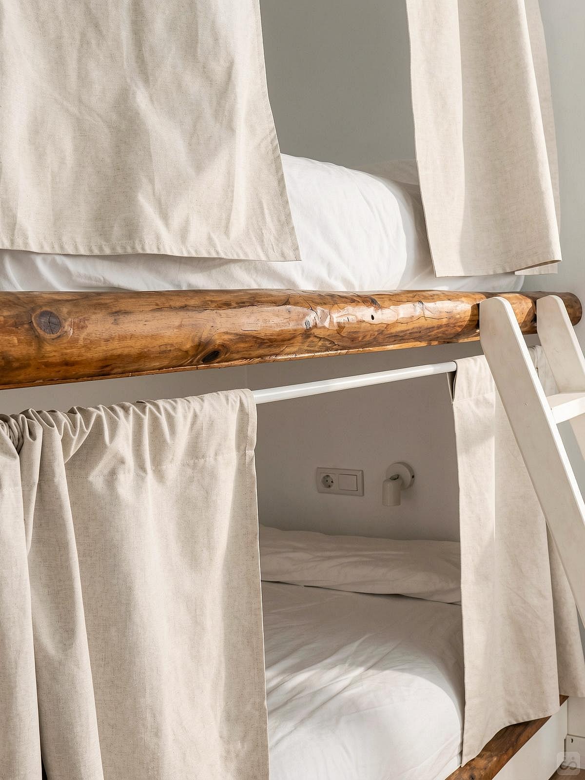 Bed In A 4-Bed Mixed Gender Room - 11