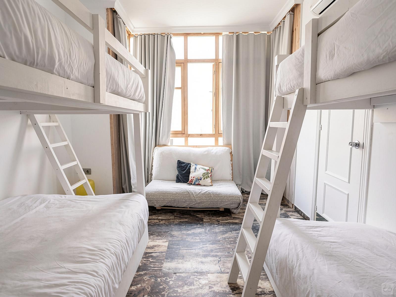 Bed In A 4-Bed Mixed Gender Room - 5