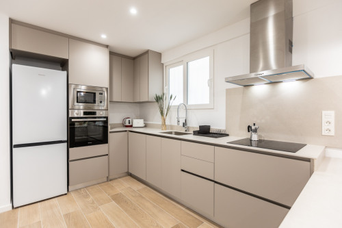 Bright apartment near Plaça Espanya