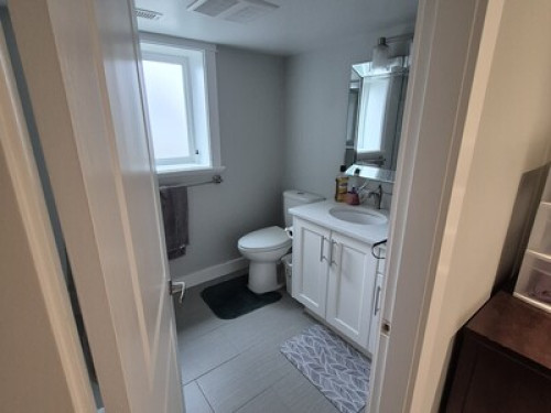 House close to Mt.Doug beach - Gallery - 9