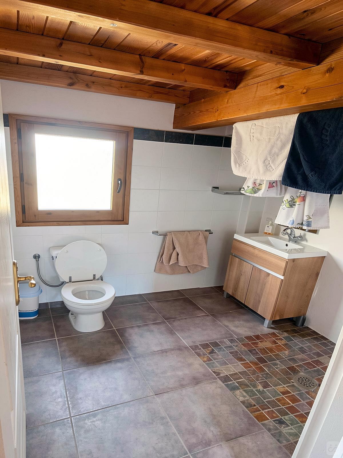  Bed In A 2-Bed Mixed Gender Room  -  Beautiful house 15 minutes from Sant Llorenç de Moruny  - Gallery -  35