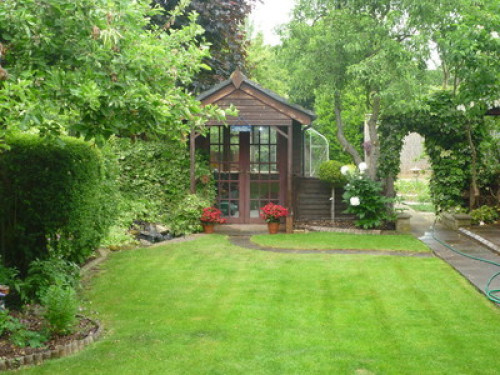 Ten minute walk to Stadium MK