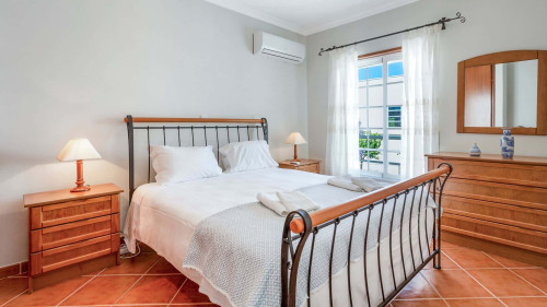 Luminous 3BDR Apartment W/Balcony