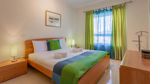 Lovesome Apartment W/ Balcony