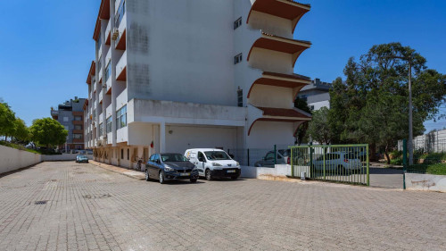 Comfort 1BDR Apartment W/Pool - Gallery - 15