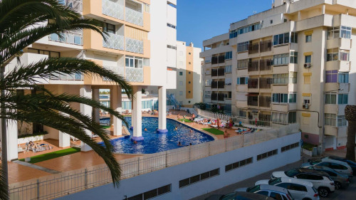 1BDR Apt W/Balcony & Pool