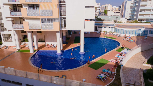 1BDR Apt W/Balcony & Pool