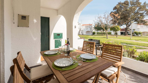 Green Oasis Villa w/Parking by beach