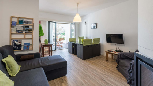 Green Oasis Villa w/Parking by beach