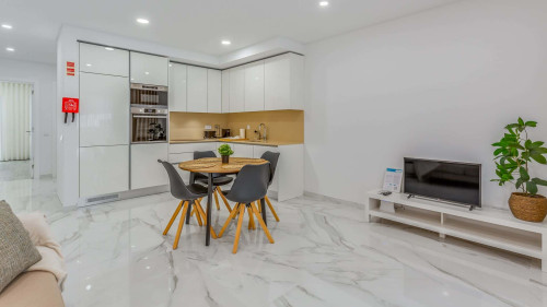 Sublime and Bright 2 BDR Apartment
