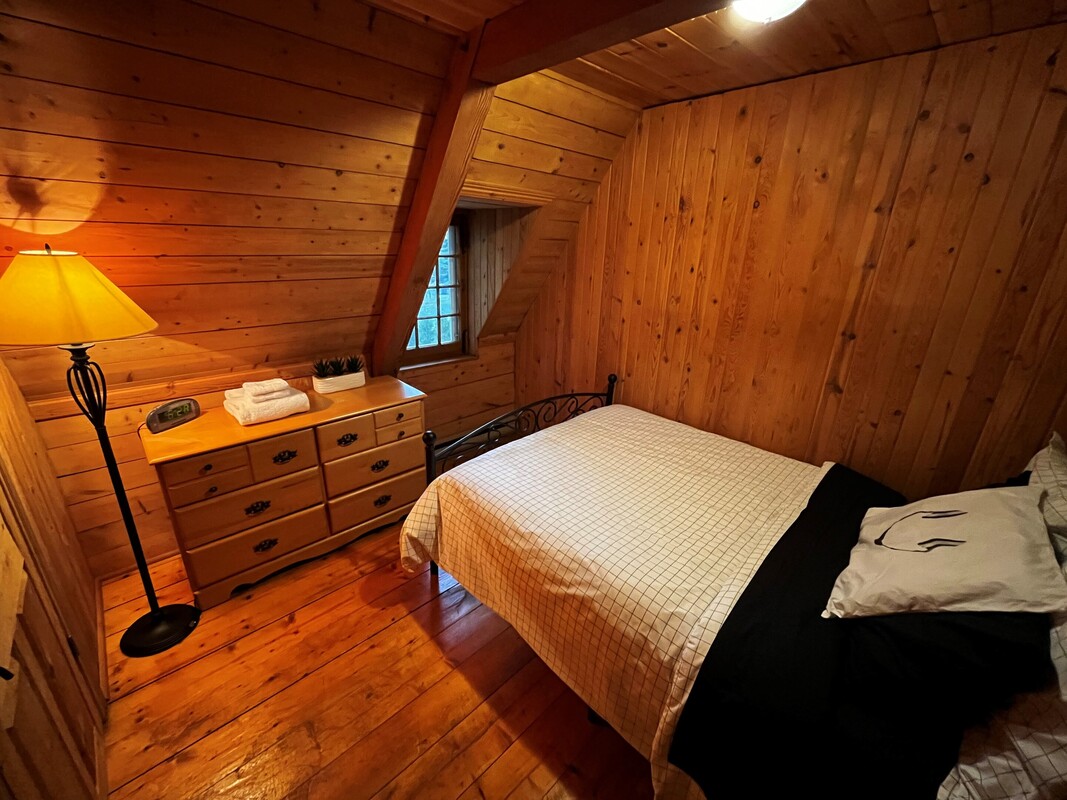  In The Woods(Single Bed)  -  Ancestral house, lake St-Charles  - Gallery -  1