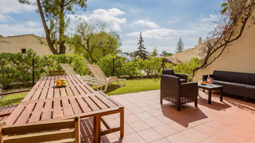 Gorgeous 2BDR W/Patio & Pool