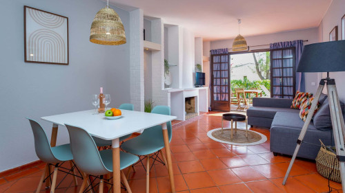 Gorgeous 2BDR W/Patio & Pool