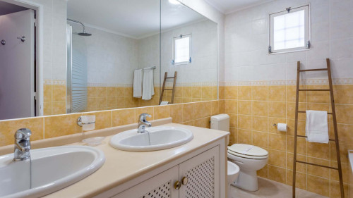 Gorgeous 2BDR W/Patio & Pool - Gallery - 35