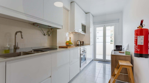 Bright 1BDR Apartment W/Balcony