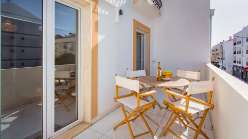 Bright 1BDR Apartment W/Balcony