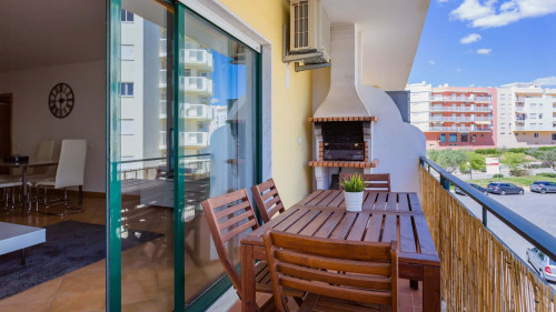 T2 com Piscina e AC – Praia –