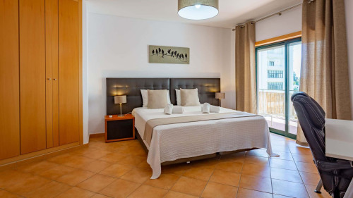 T2 com Piscina e AC – Praia –