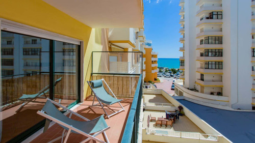 T2 com Piscina e AC – Praia –