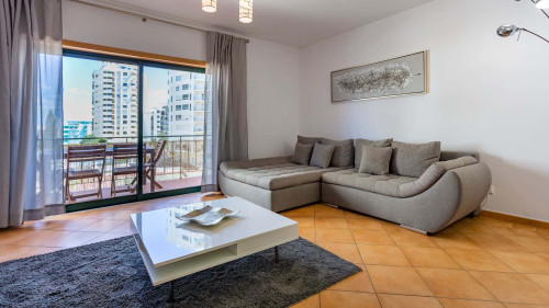T2 com Piscina e AC – Praia –