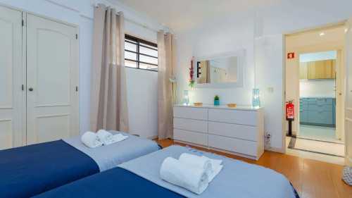2BDR W/ Pool - 5min from beach