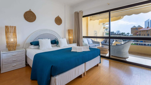 2BDR W/ Pool - 5min from beach