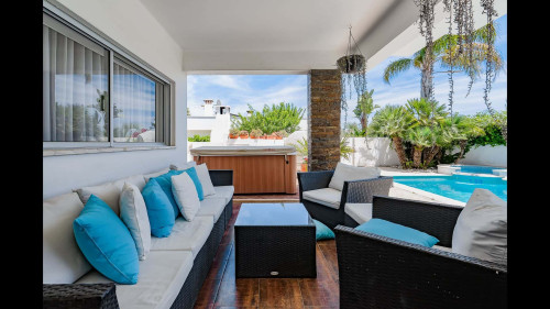 Deluxe 4BDR House W/ Pool