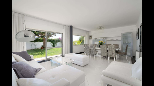 Deluxe 4BDR House W/ Pool