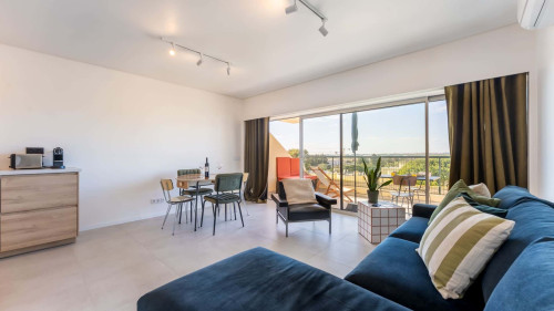 Tasteful 1 BDR Flat W/Balcony & Pool - Gallery - 39