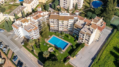 Tasteful 1 BDR Flat W/Balcony & Pool - Gallery - 23