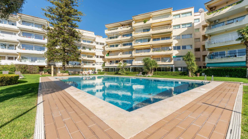 Tasteful 1 BDR Flat W/Balcony & Pool - Gallery - 19