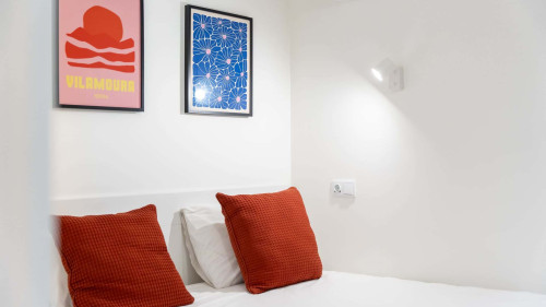 Tasteful 1 BDR Flat W/Balcony & Pool - Gallery - 6