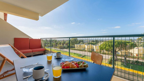 Tasteful 1 BDR Flat W/Balcony & Pool - Gallery - 17