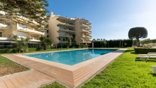 Tasteful 1 BDR Flat W/Balcony & Pool - Gallery - 20