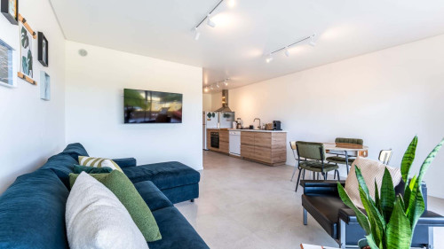 Tasteful 1 BDR Flat W/Balcony & Pool - Gallery - 11
